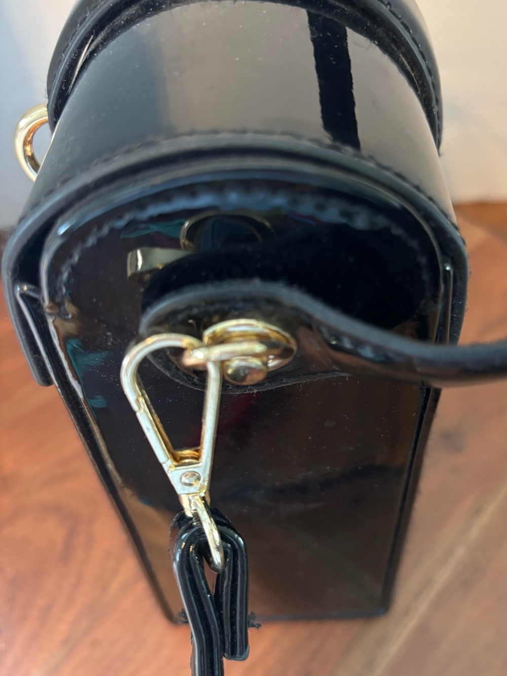1950’s Style Black box purse with Gold Hardware - Picture 6 of 8